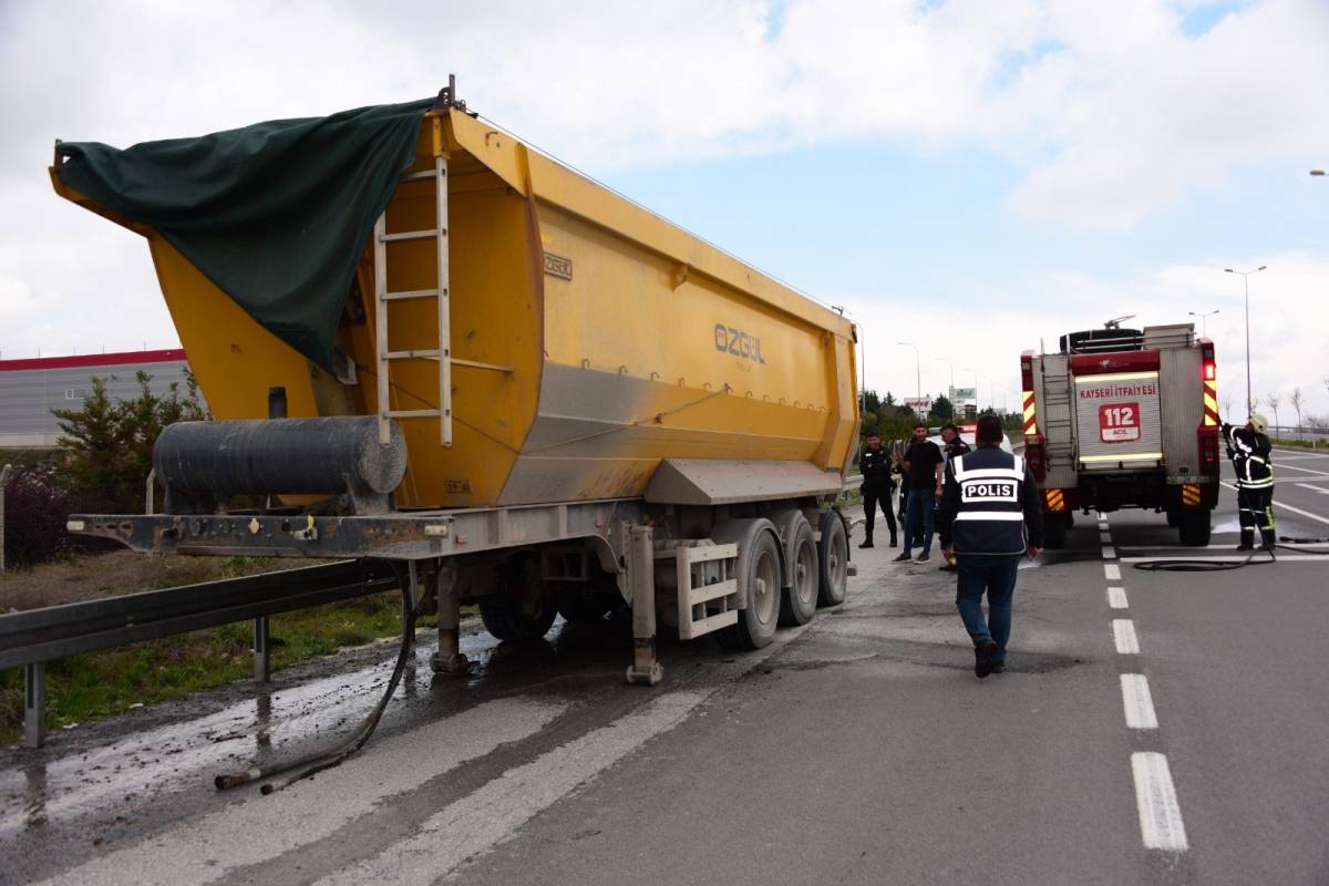 TIRIN LASTİKLERİNDE ÇIKAN YANGIN BÜYÜMEDEN SÖNDÜRÜLDÜ
