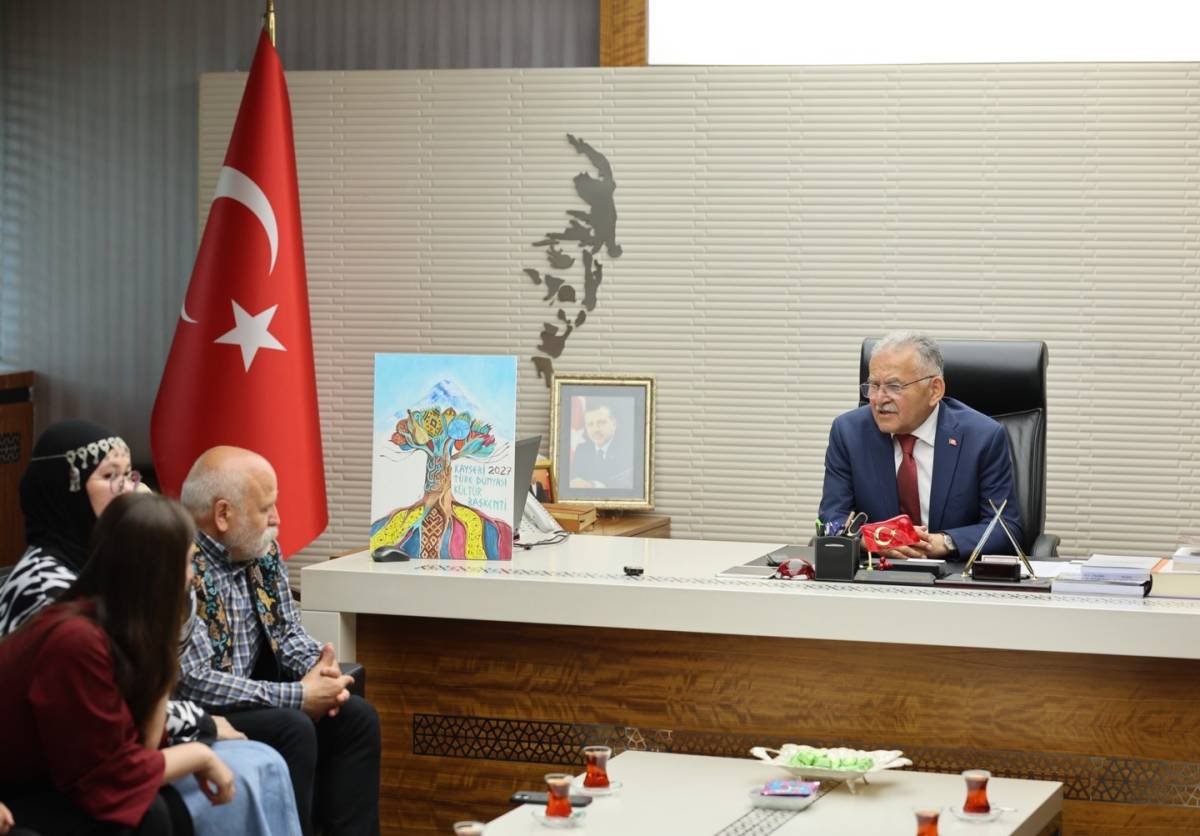 TÜRK DÜNYASI GENÇLERİ, BAŞKAN BÜYÜKKILIÇ’I ZİYARET ETTİ