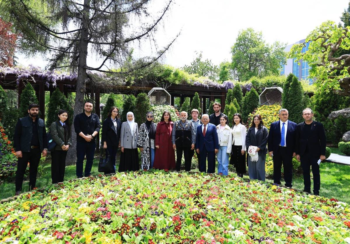 TÜRK DÜNYASI GENÇLERİ, BAŞKAN BÜYÜKKILIÇ’I ZİYARET ETTİ