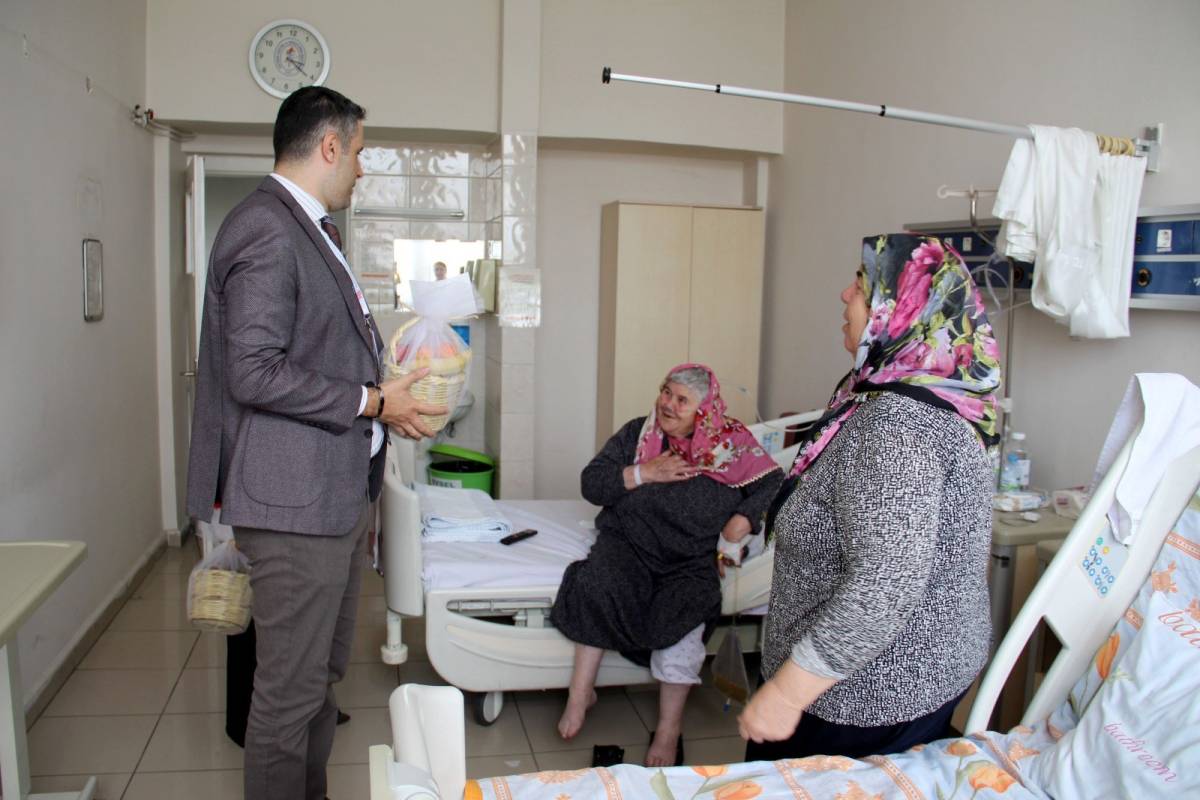 HASTALARIN YÜZÜNÜ GÜLDÜREN ZİYARET