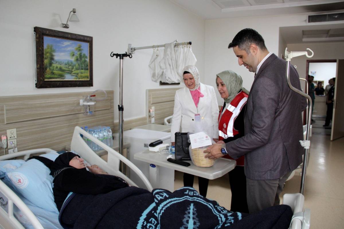 HASTALARIN YÜZÜNÜ GÜLDÜREN ZİYARET