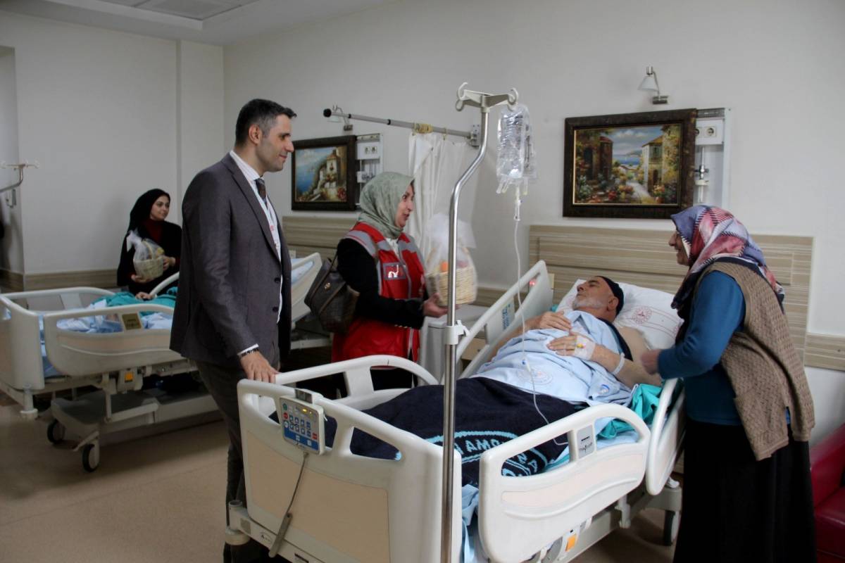 HASTALARIN YÜZÜNÜ GÜLDÜREN ZİYARET