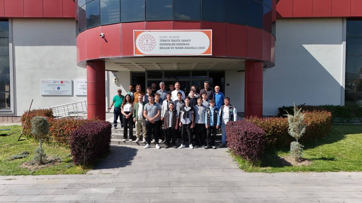 OKUL BAHÇESİ LAVANTA VE GÜLLERLE DONATILDI
